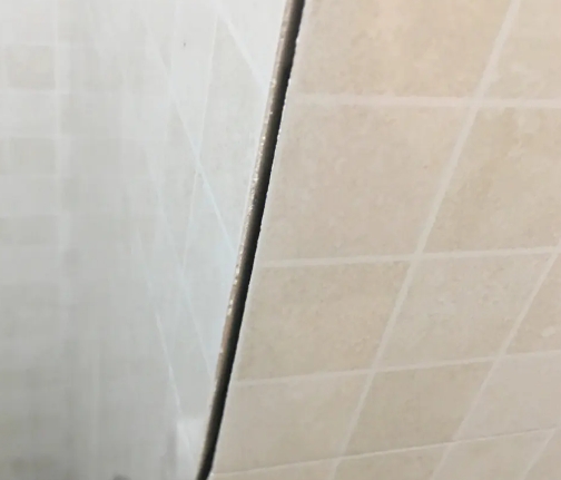 汾西瓷砖空鼓维修公司分享阳台瓷砖脱落的修复过程可以分为以下几个步骤